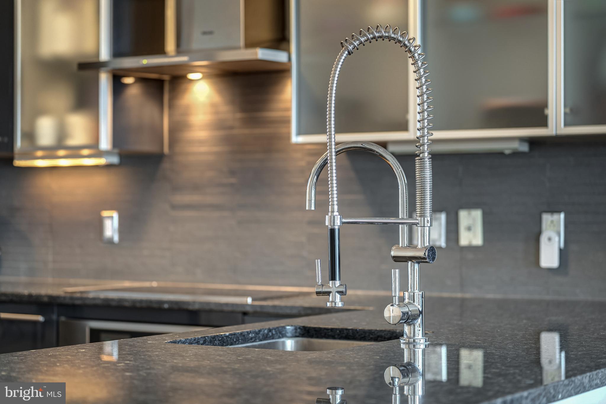 888 N QUINCY STREET 2008