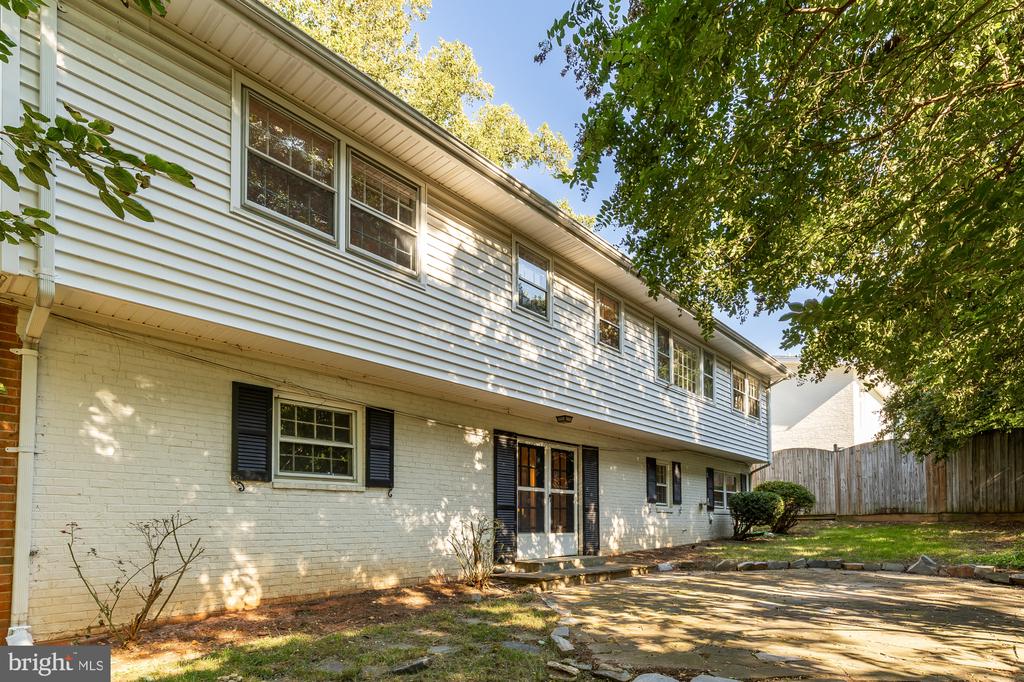 3812 N RIDGEVIEW ROAD