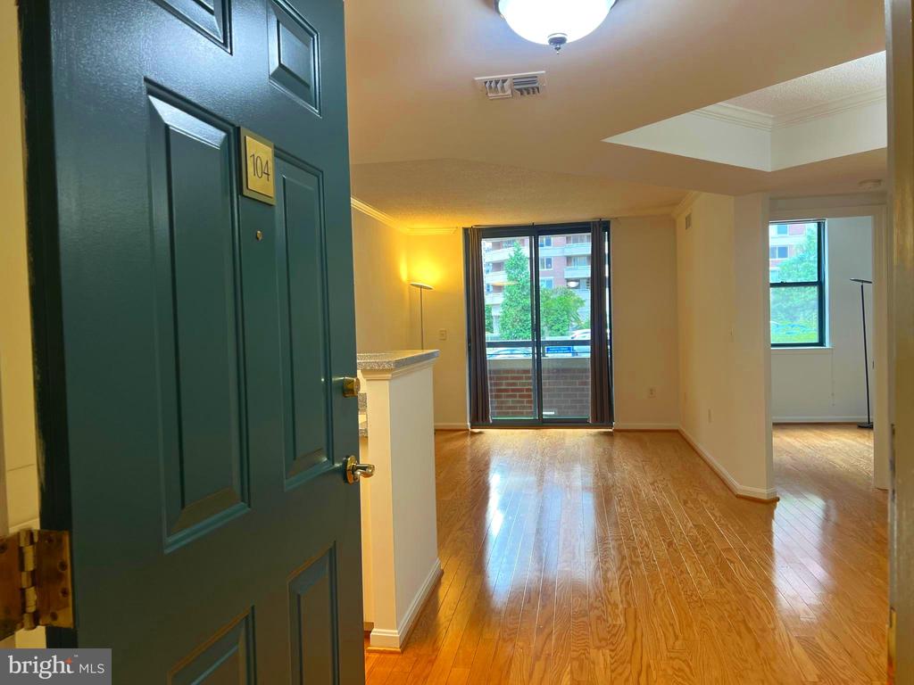 3835 9TH STREET N Unit: 104W