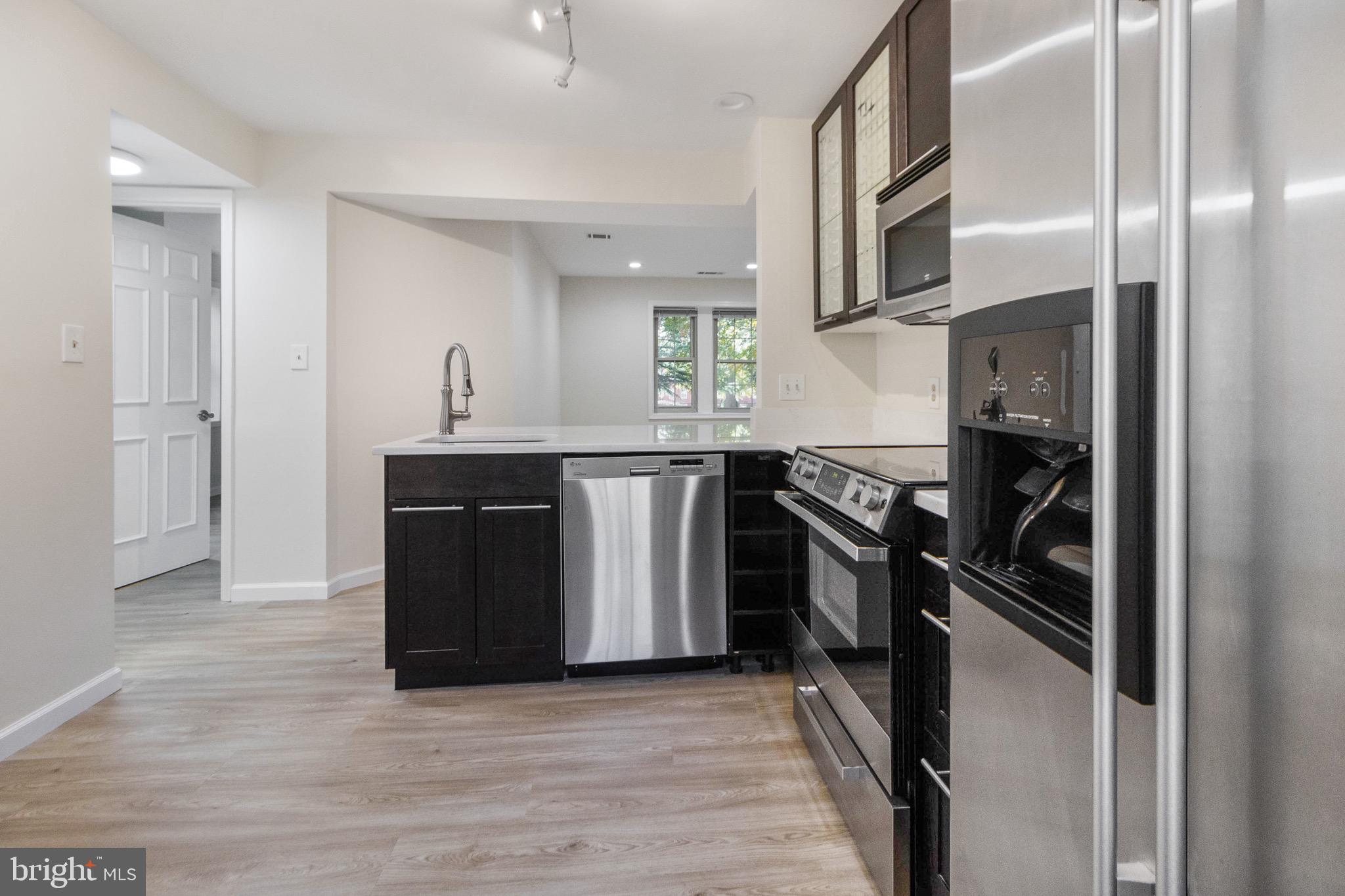 1405 E Abingdon Dr #2