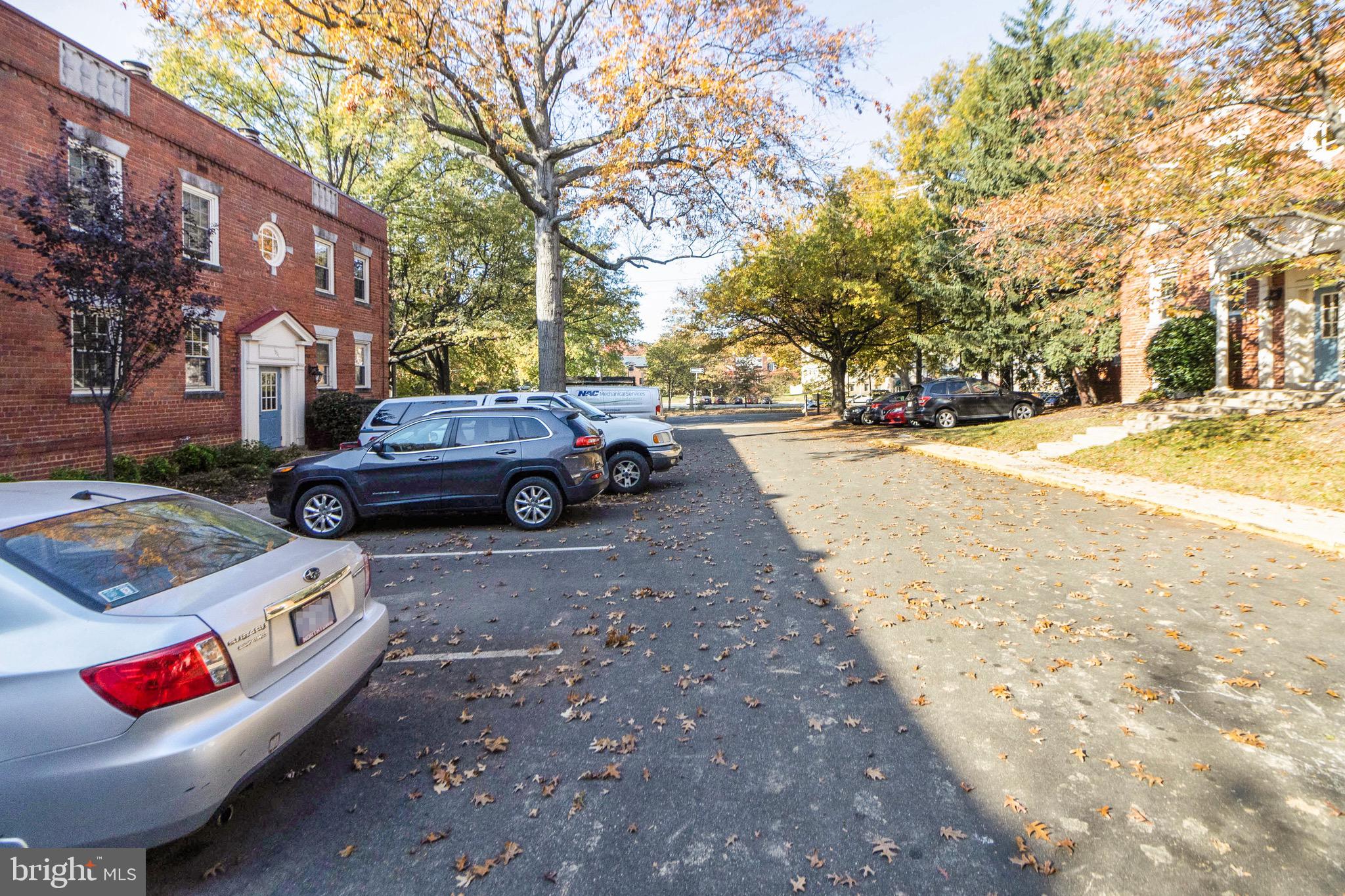 1405 E Abingdon Dr #2