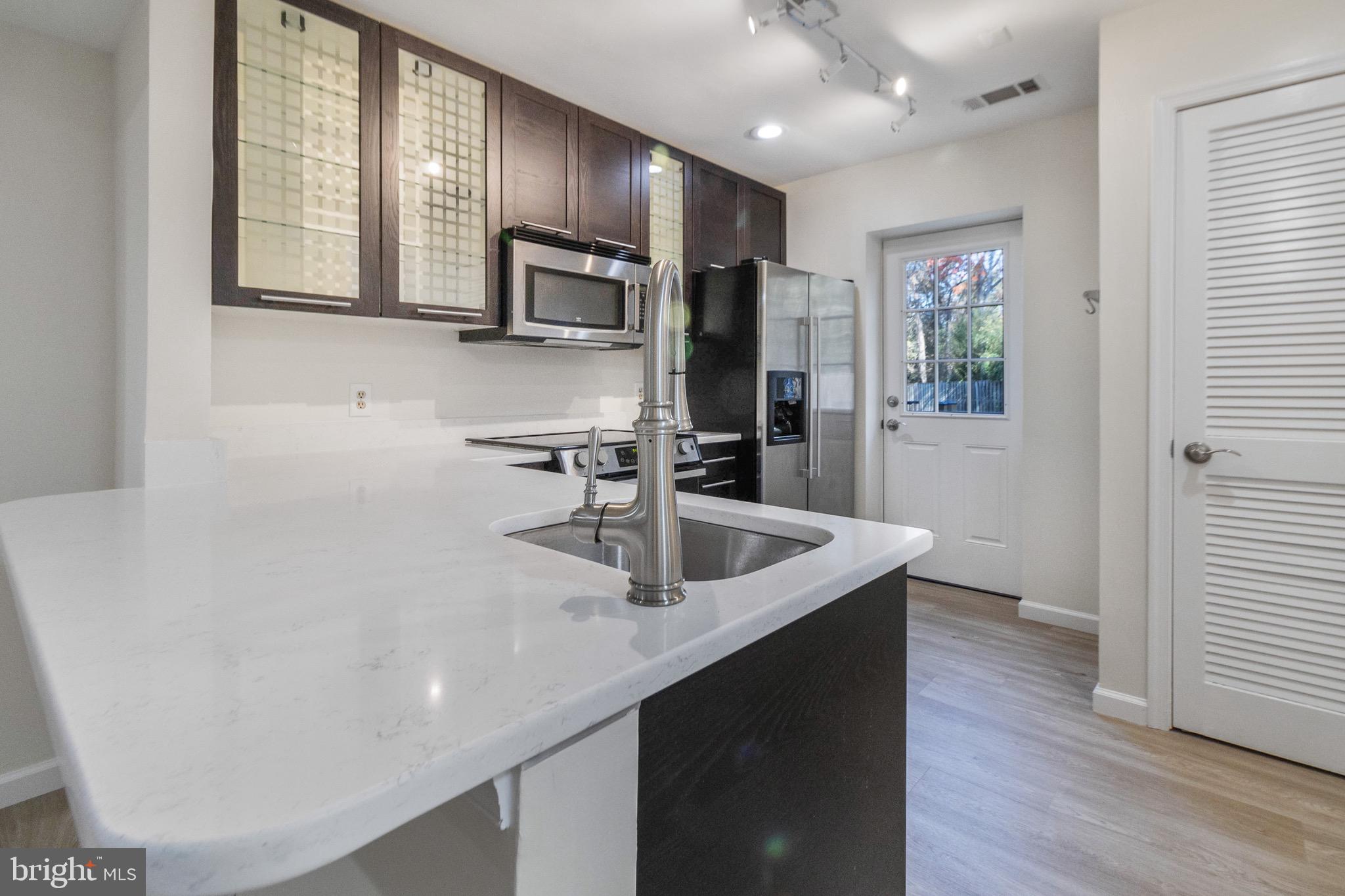 1405 E Abingdon Dr #2