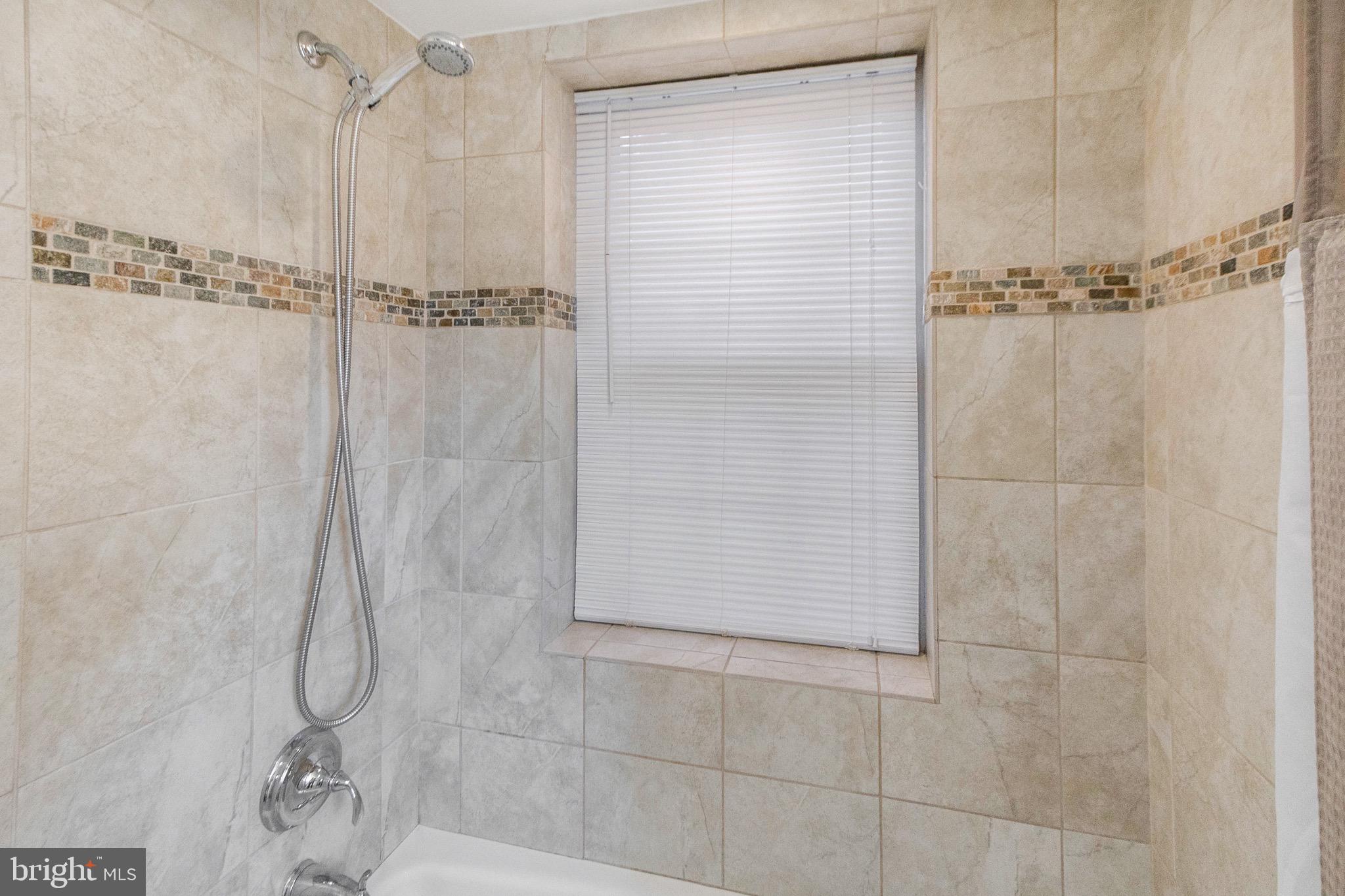 1405 E Abingdon Dr #2