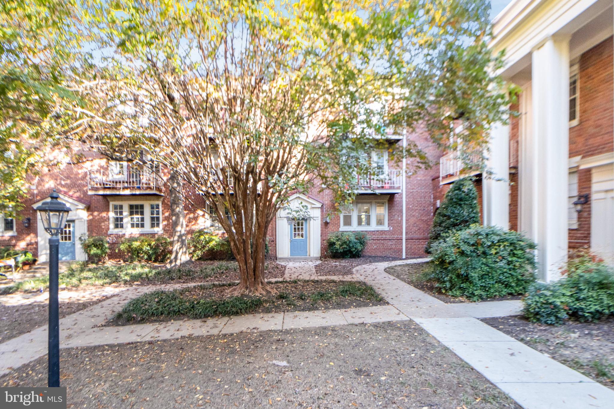 1405 E Abingdon Dr #2