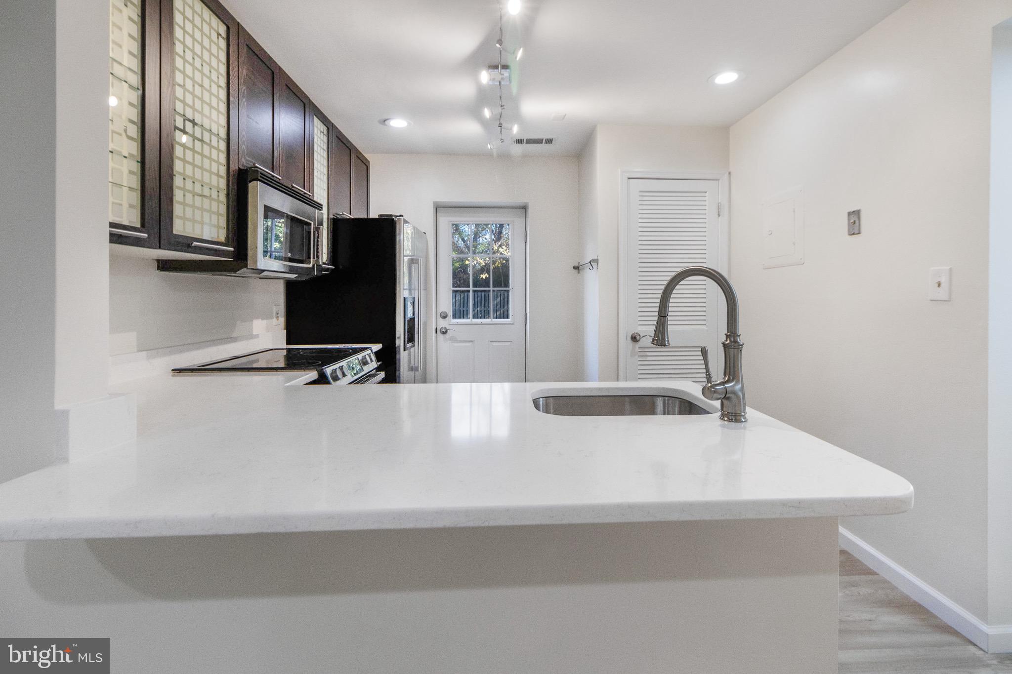 1405 E Abingdon Dr #2