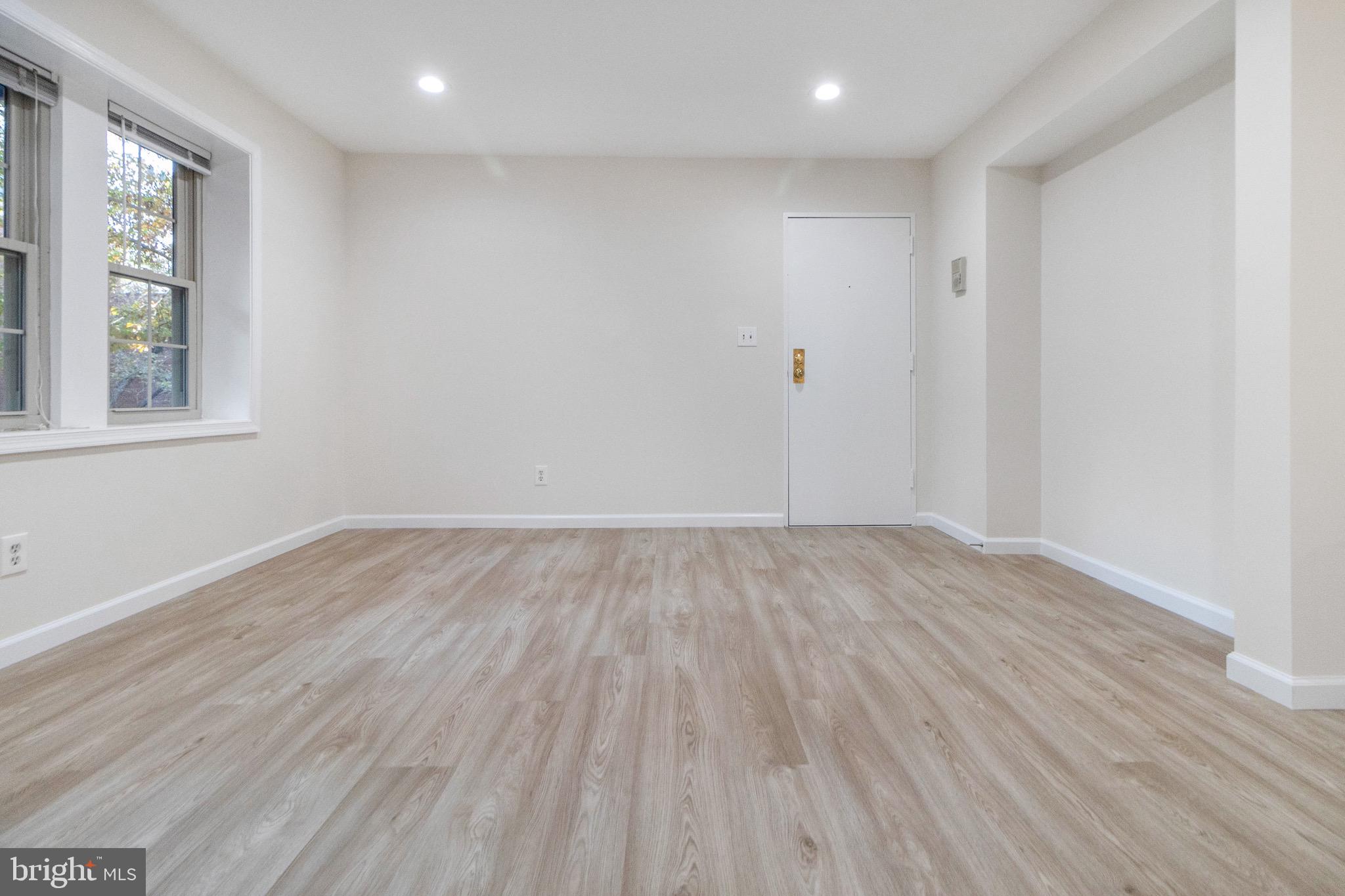 1405 E Abingdon Dr #2