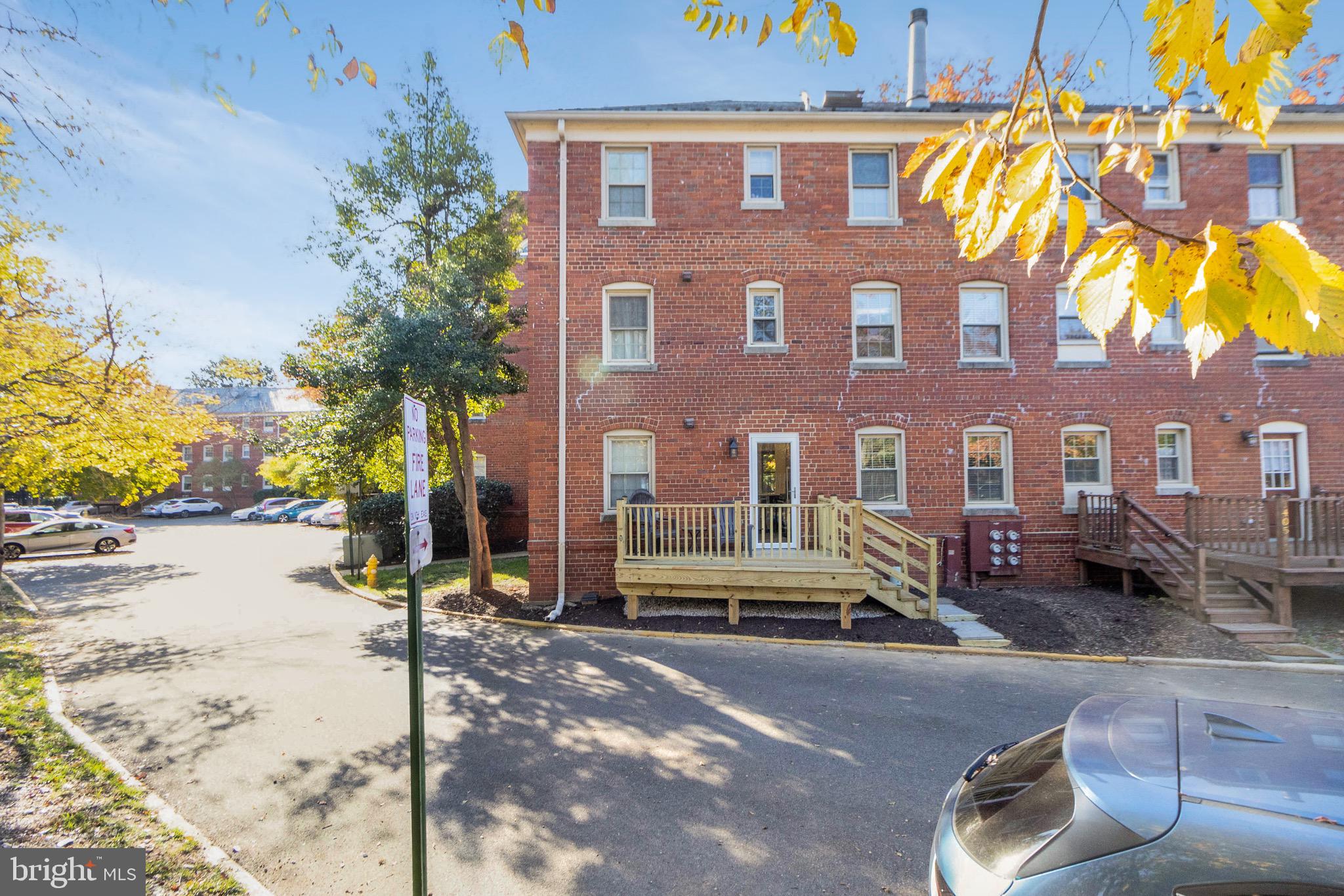 1405 E Abingdon Dr #2