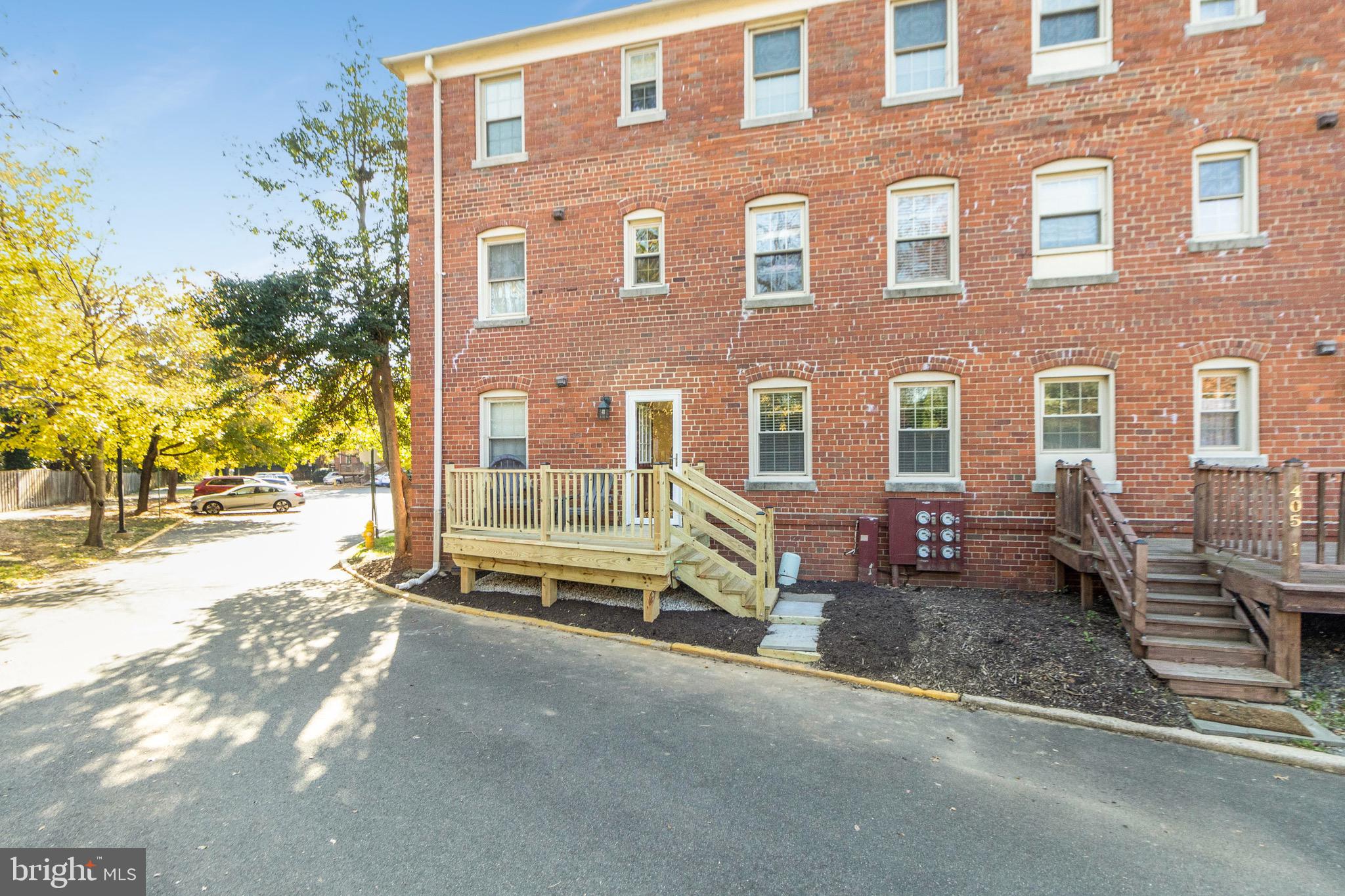 1405 E Abingdon Dr #2