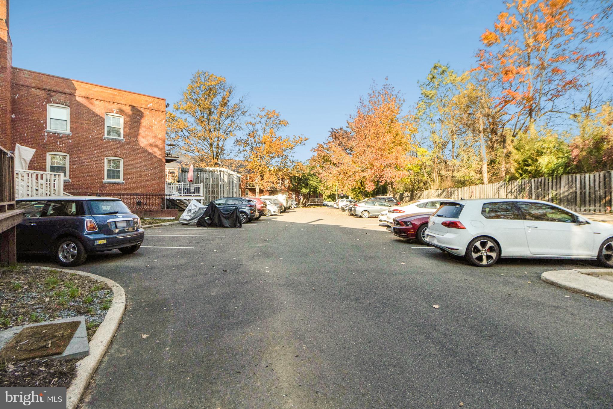 1405 E Abingdon Dr #2