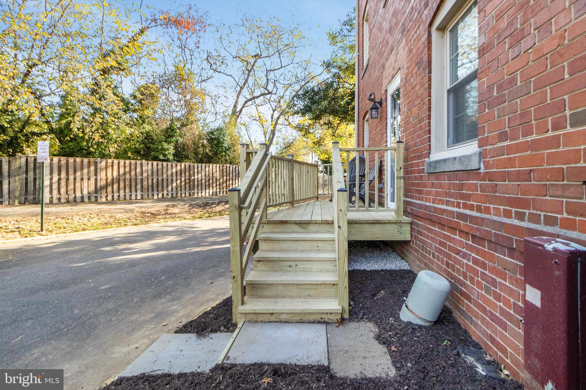 1405 E Abingdon Dr #2