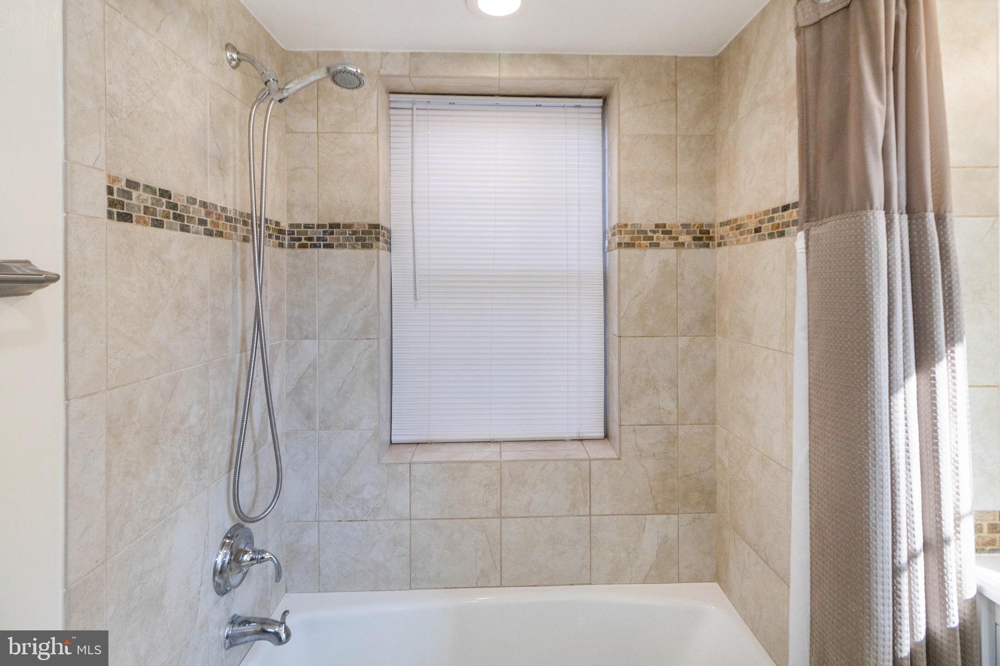 1405 E Abingdon Dr #2