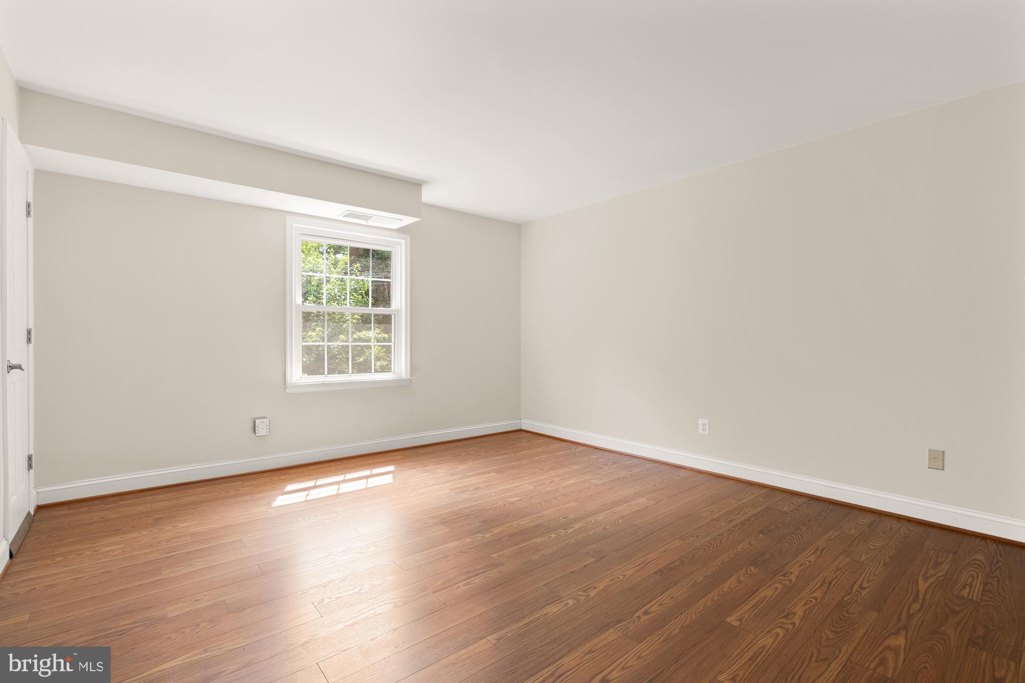 3975 Lyndhurst Dr #103