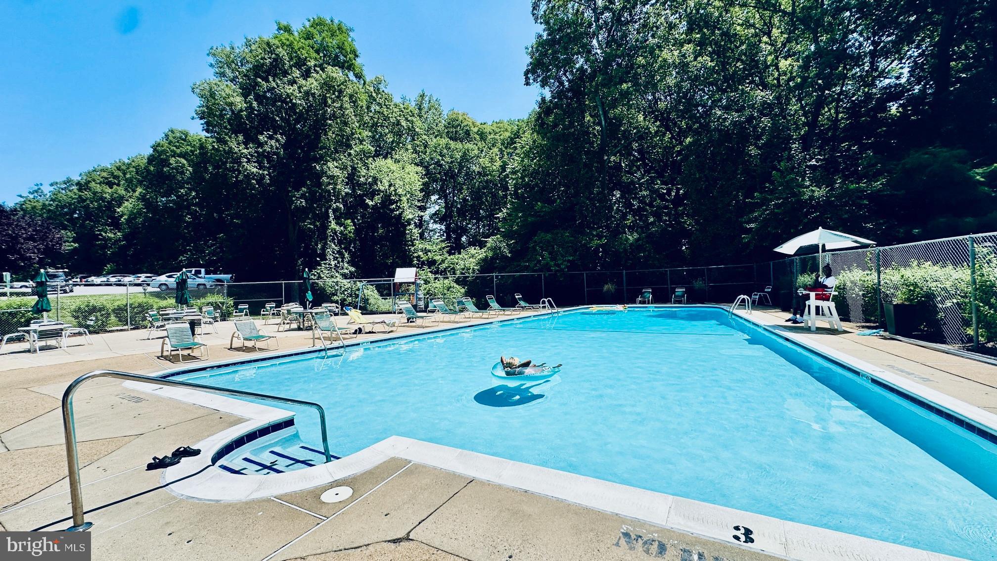 3975 Lyndhurst Dr #103