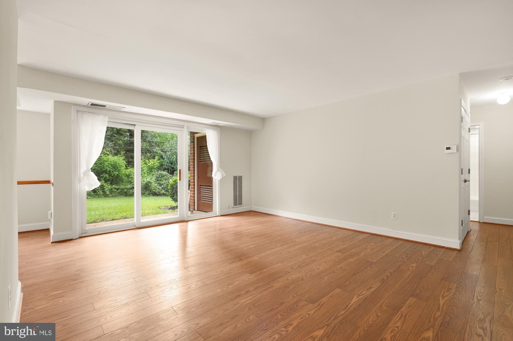 3975 Lyndhurst Dr #103