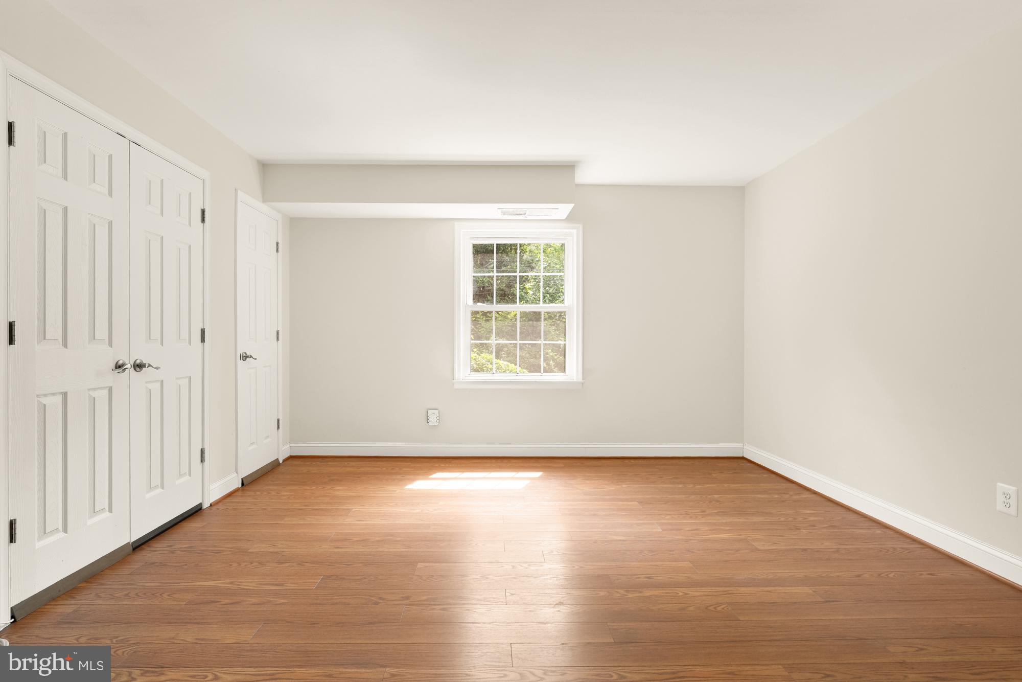 3975 Lyndhurst Dr #103