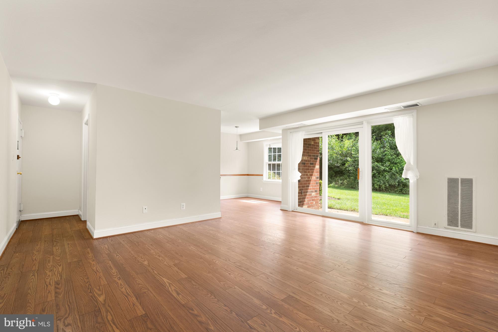 3975 Lyndhurst Dr #103