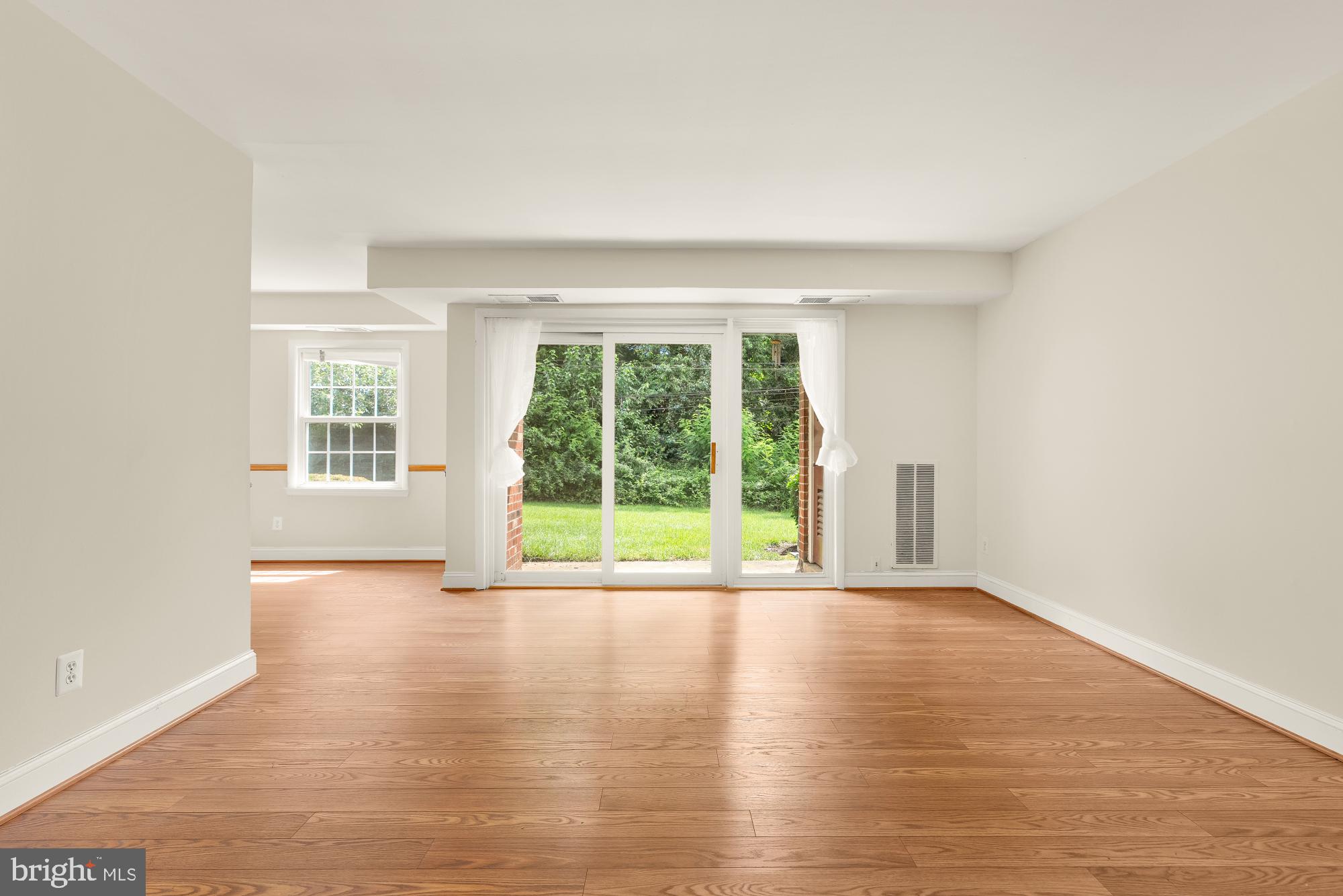 3975 Lyndhurst Dr #103