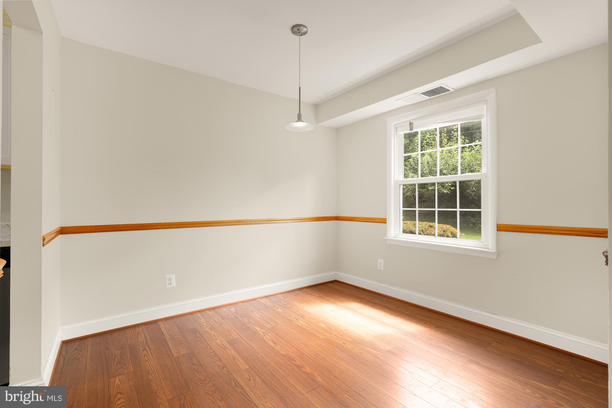 3975 Lyndhurst Dr #103