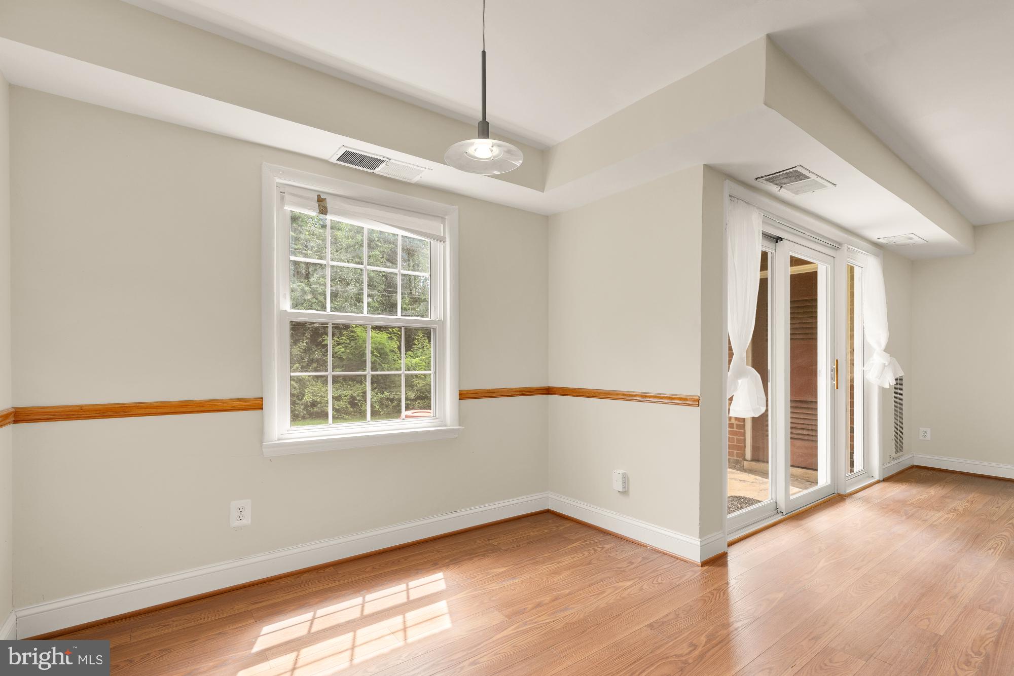 3975 Lyndhurst Dr #103