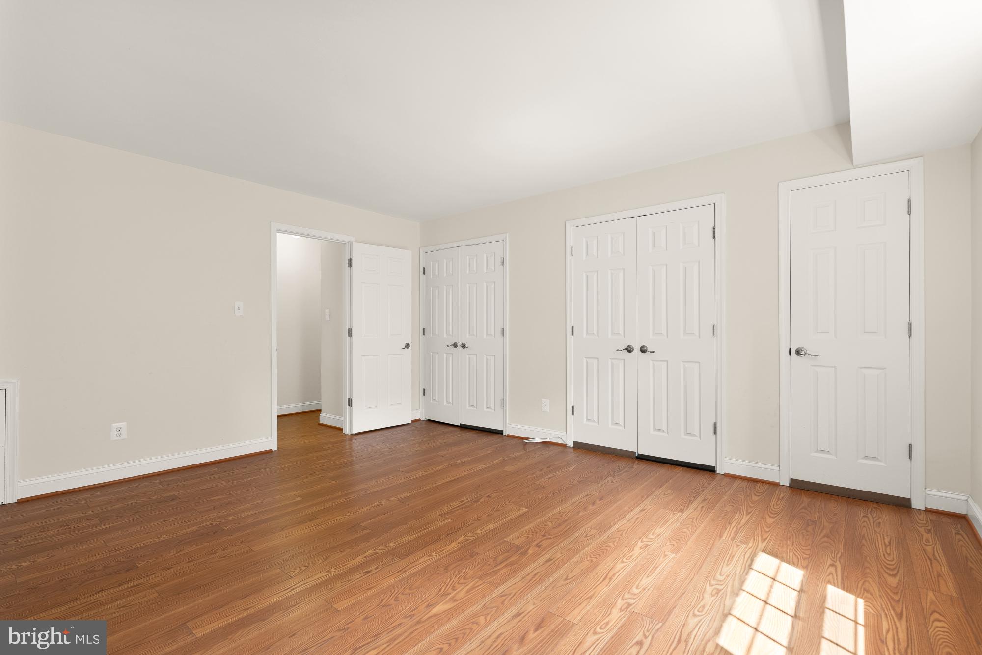 3975 Lyndhurst Dr #103