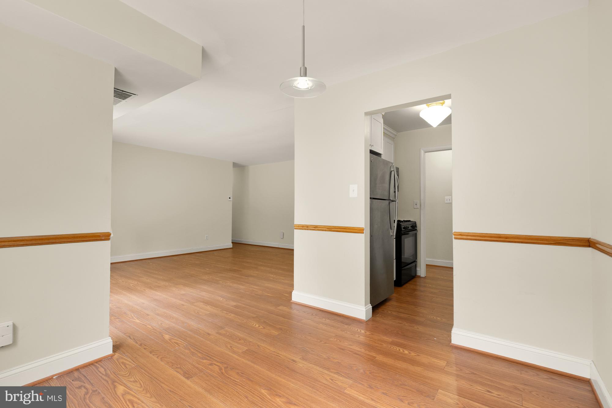 3975 Lyndhurst Dr #103