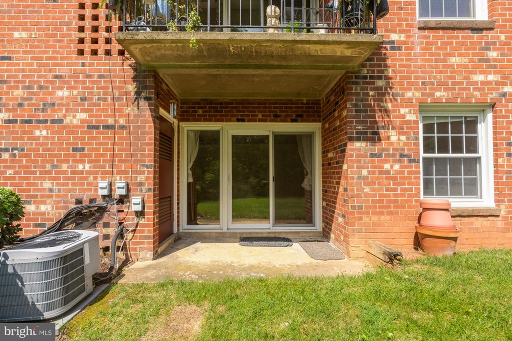 3975 Lyndhurst Dr #103
