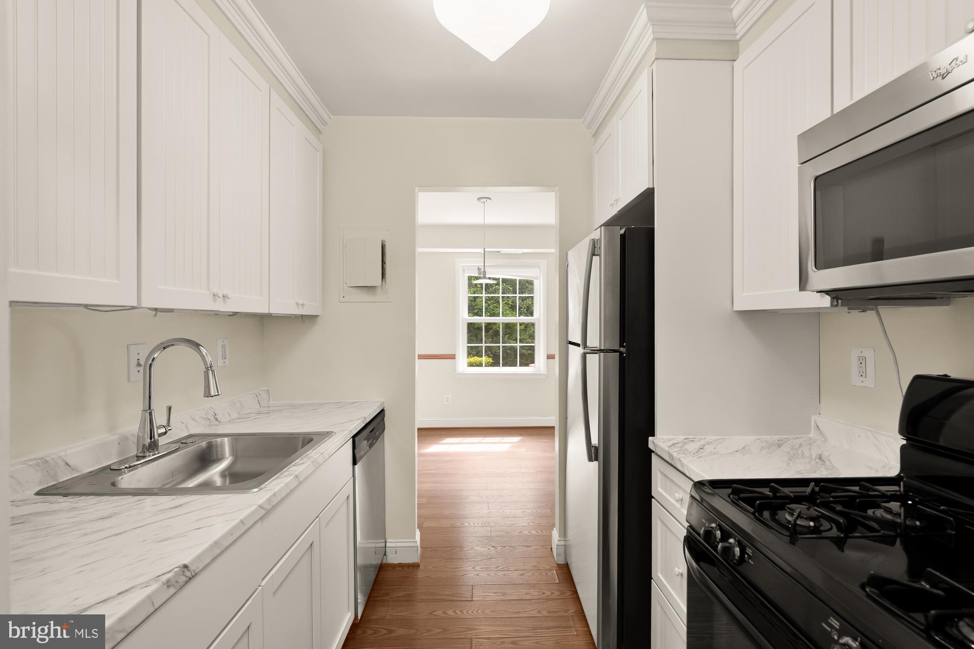 3975 Lyndhurst Dr #103