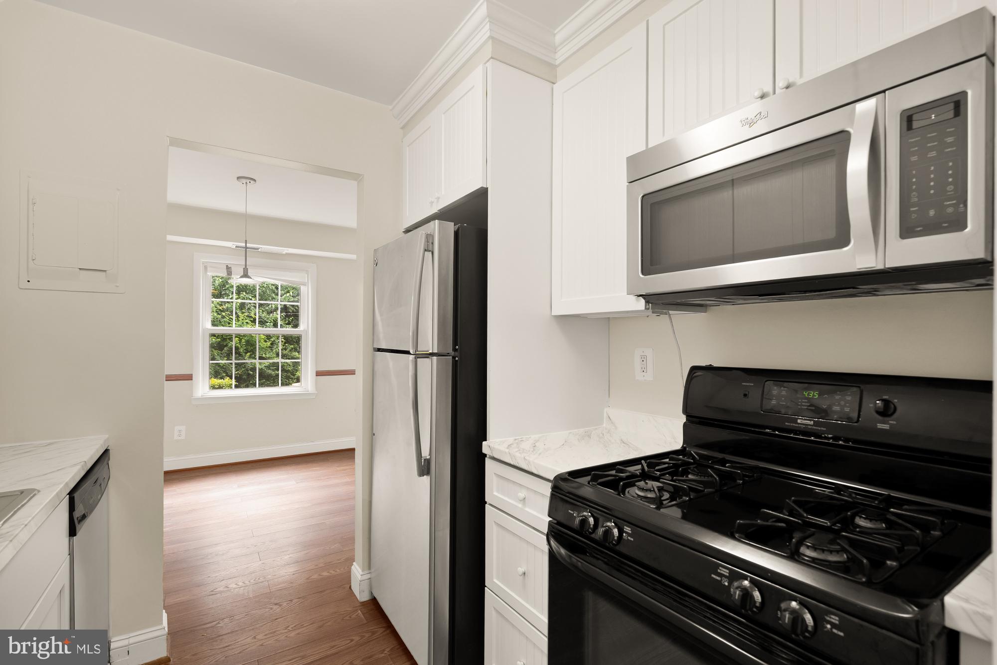 3975 Lyndhurst Dr #103