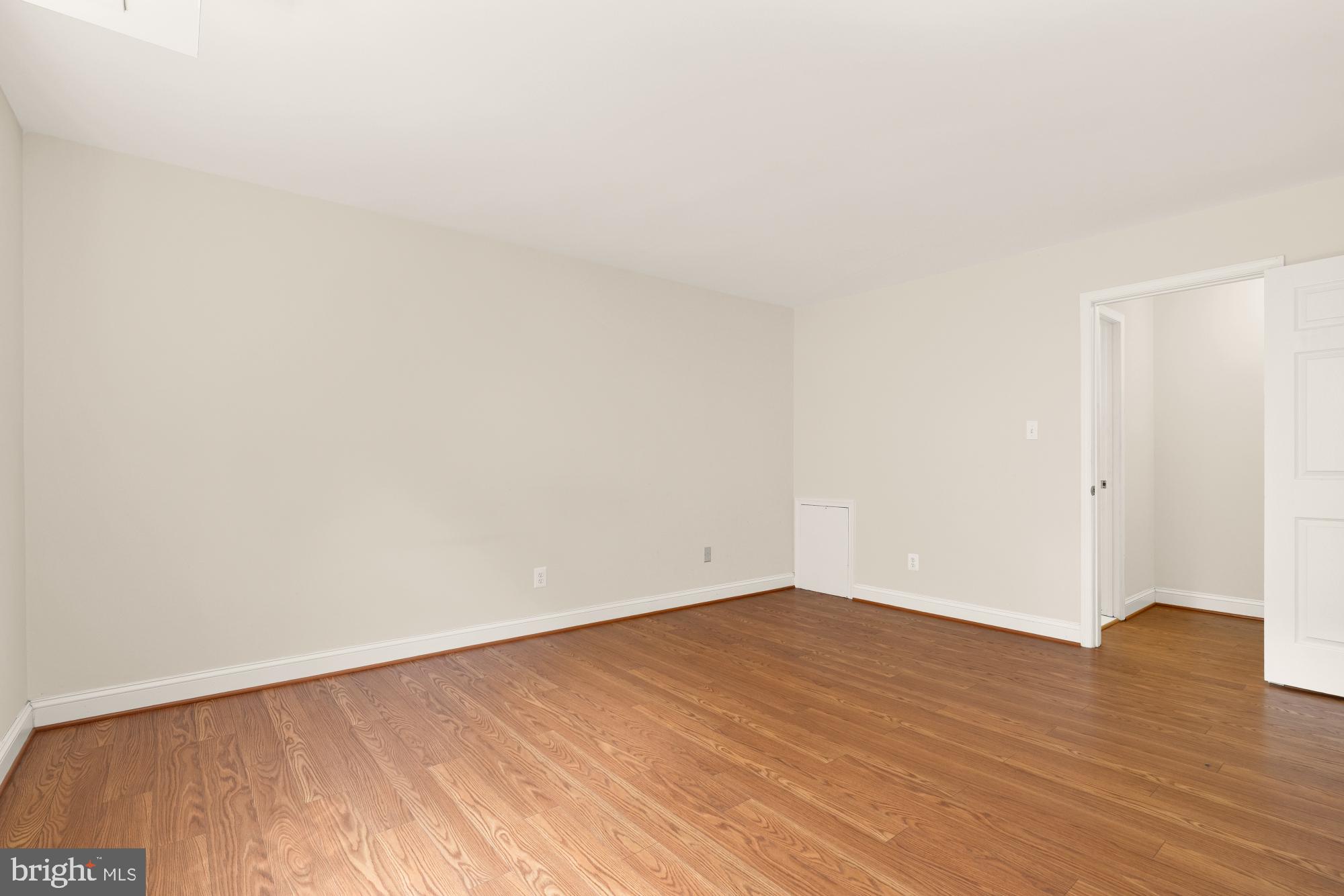 3975 Lyndhurst Dr #103