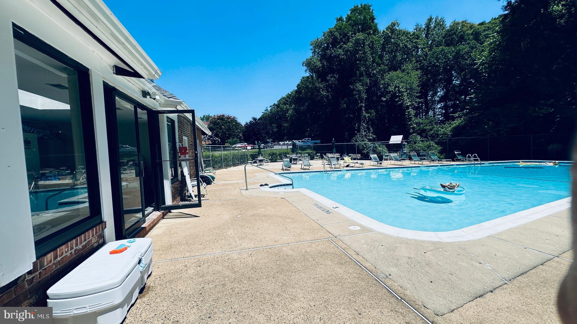 3975 Lyndhurst Dr #103