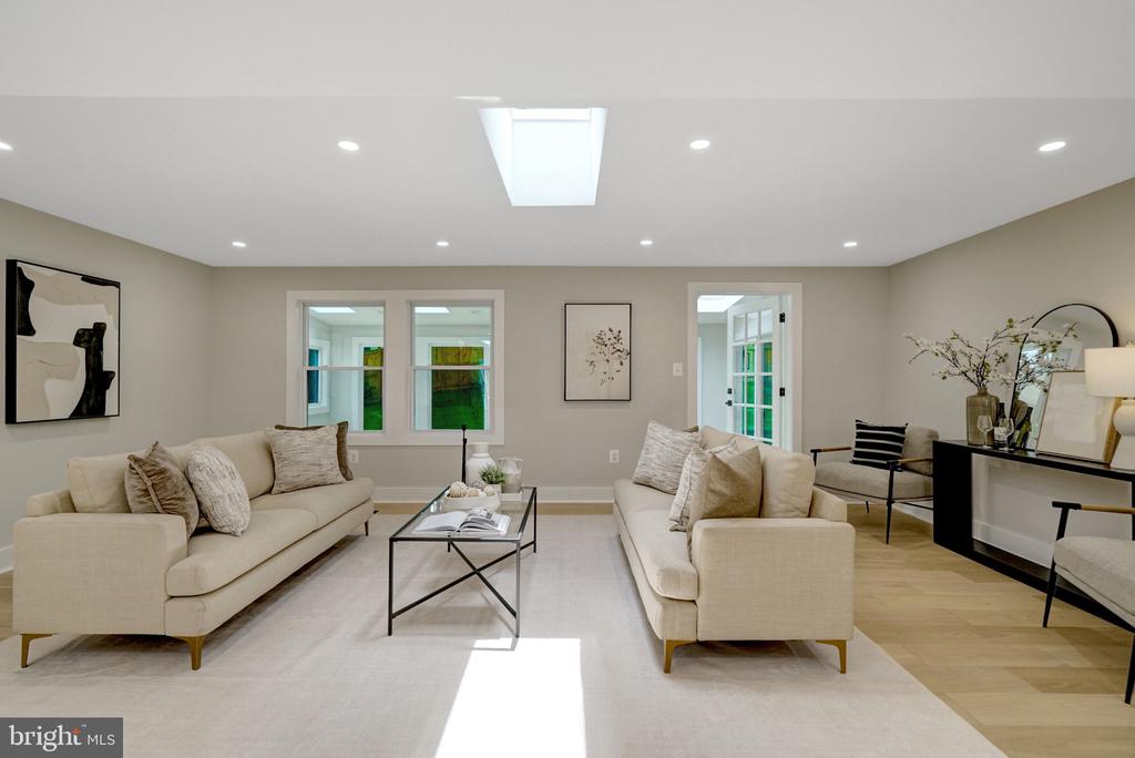 7944 FREEHOLLOW DRIVE