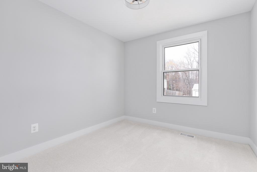 7944 FREEHOLLOW DRIVE