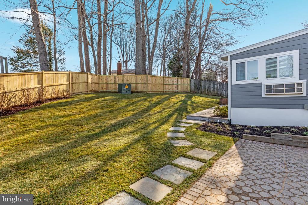7944 FREEHOLLOW DRIVE