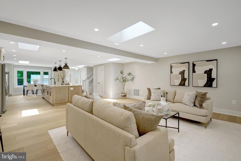 7944 FREEHOLLOW DRIVE