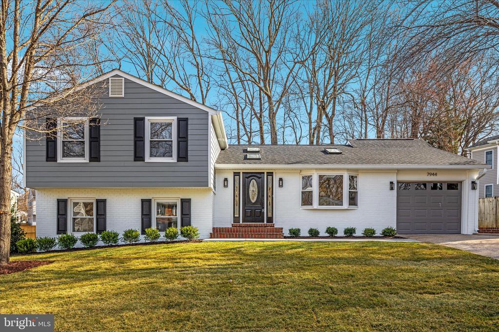 7944 FREEHOLLOW DRIVE