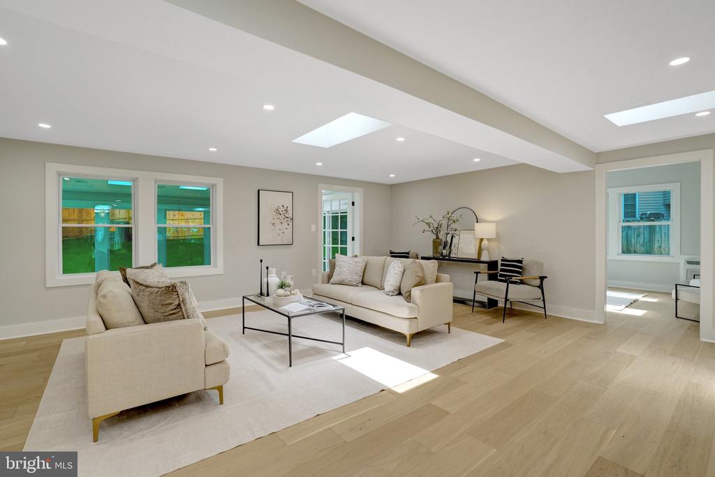 7944 FREEHOLLOW DRIVE