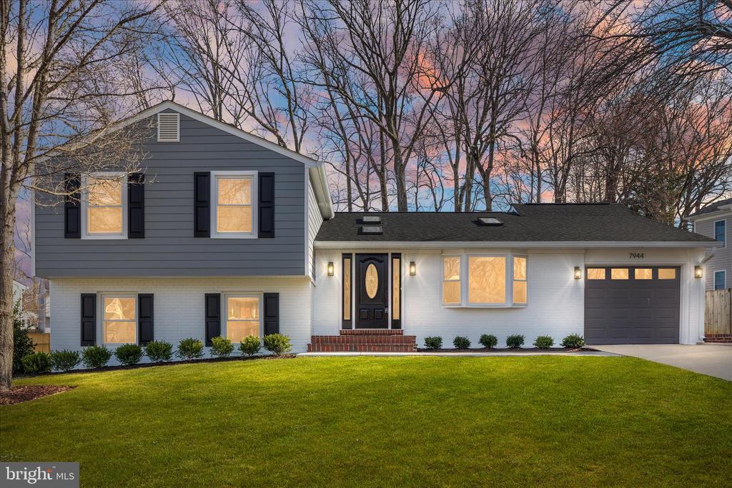 7944 FREEHOLLOW DRIVE