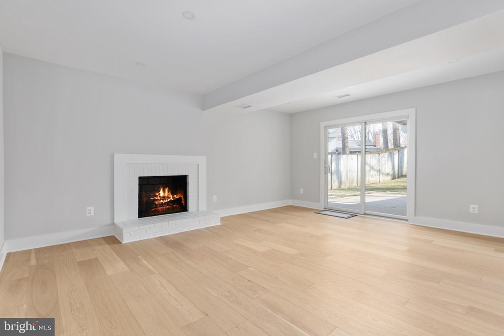 7944 FREEHOLLOW DRIVE