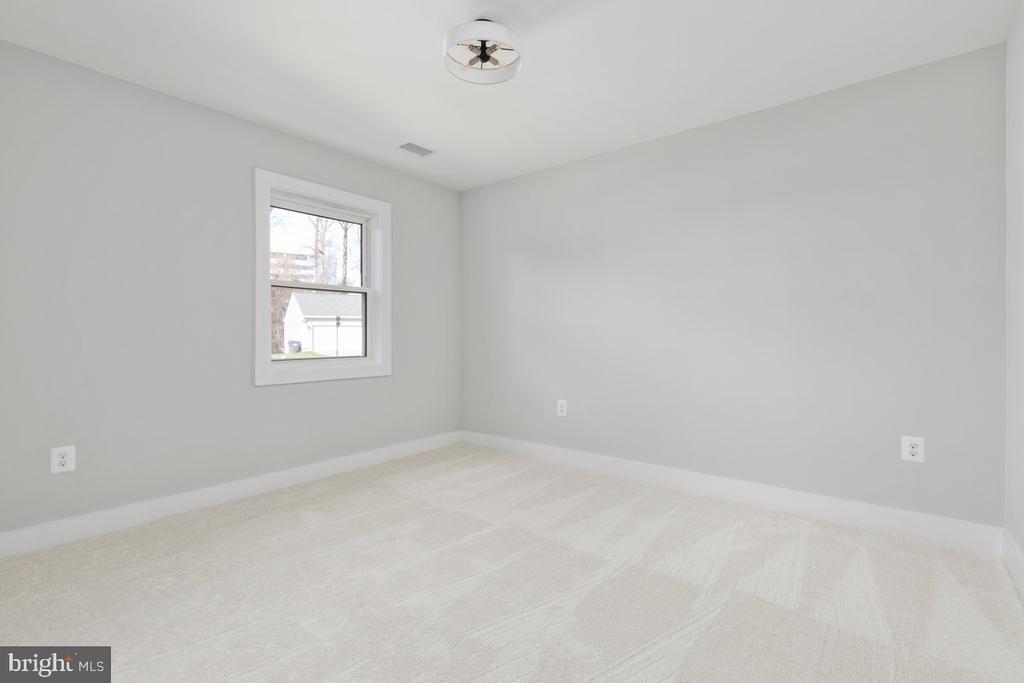 7944 FREEHOLLOW DRIVE