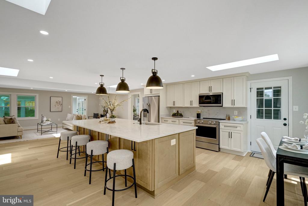 7944 FREEHOLLOW DRIVE