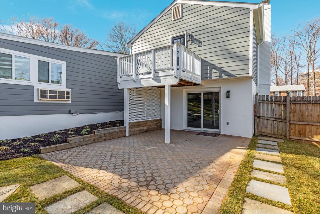 7944 FREEHOLLOW DRIVE