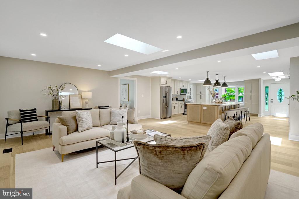 7944 FREEHOLLOW DRIVE