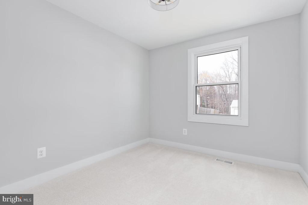 7944 FREEHOLLOW DRIVE