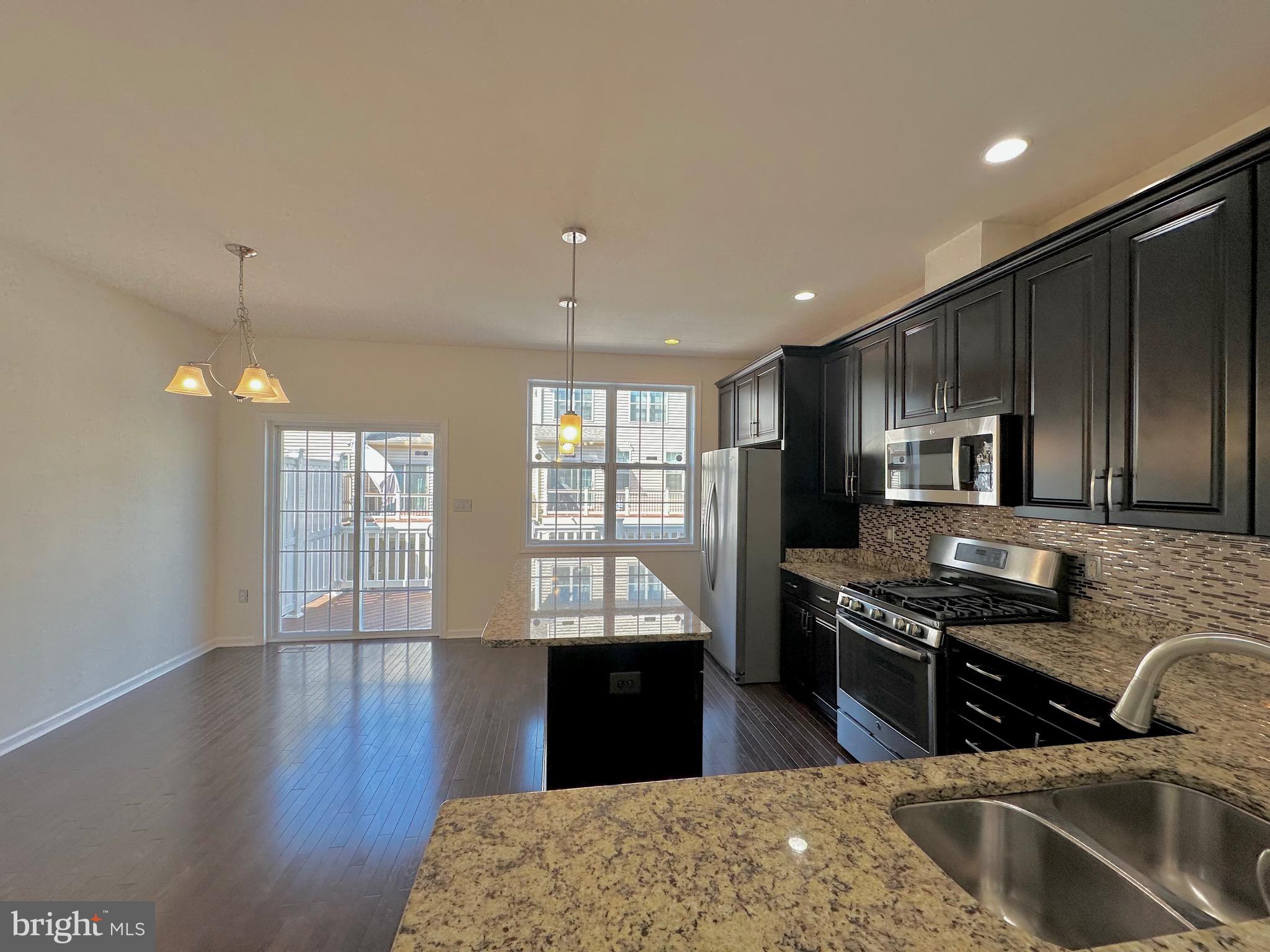 22461 Cambridgeport SQUARE