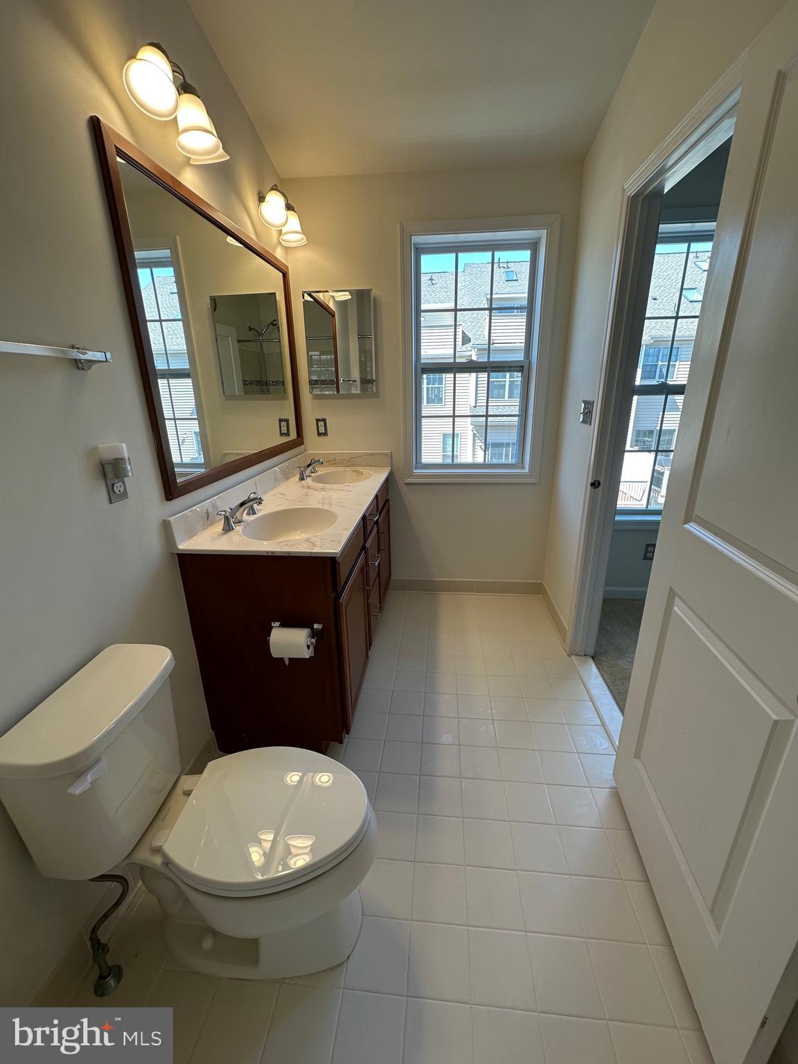 22461 Cambridgeport SQUARE