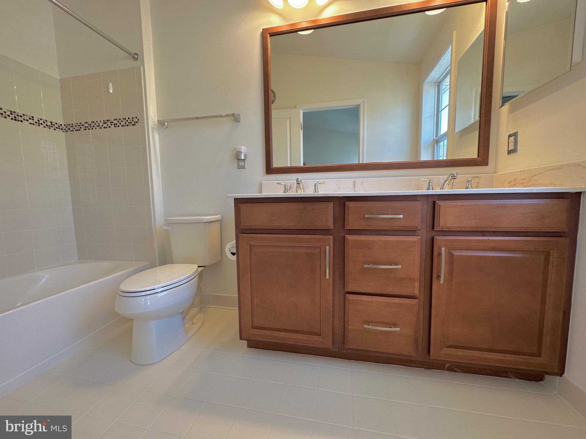 22461 Cambridgeport SQUARE