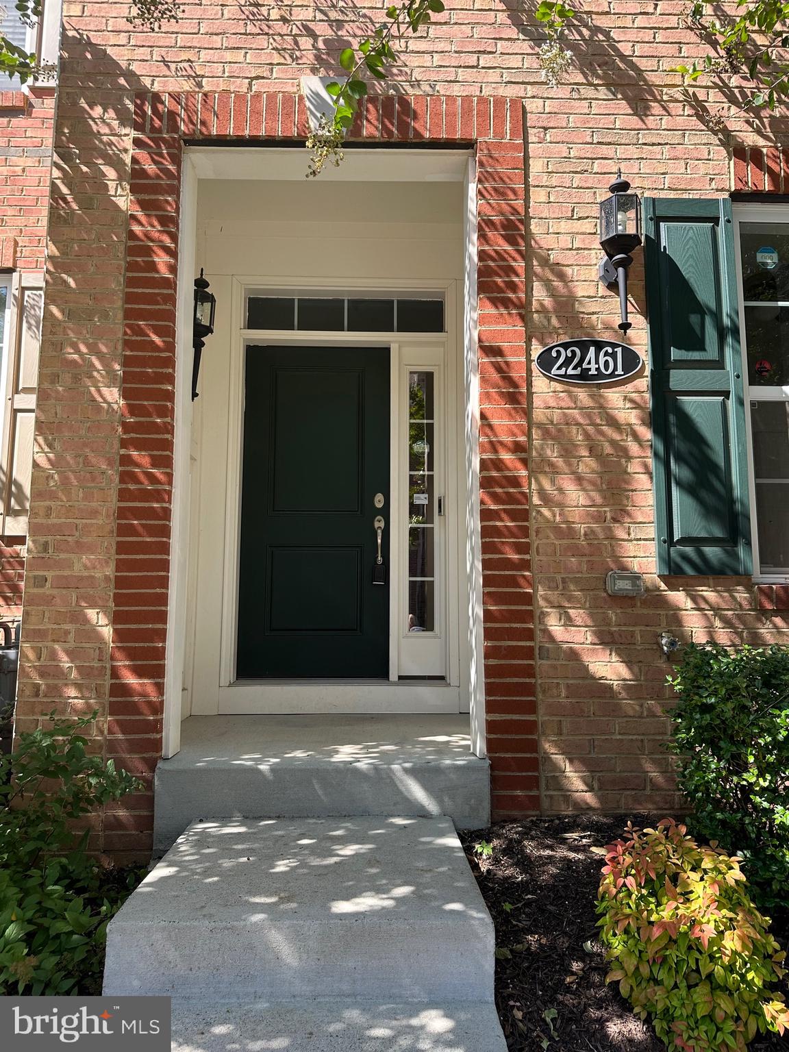 22461 Cambridgeport SQUARE