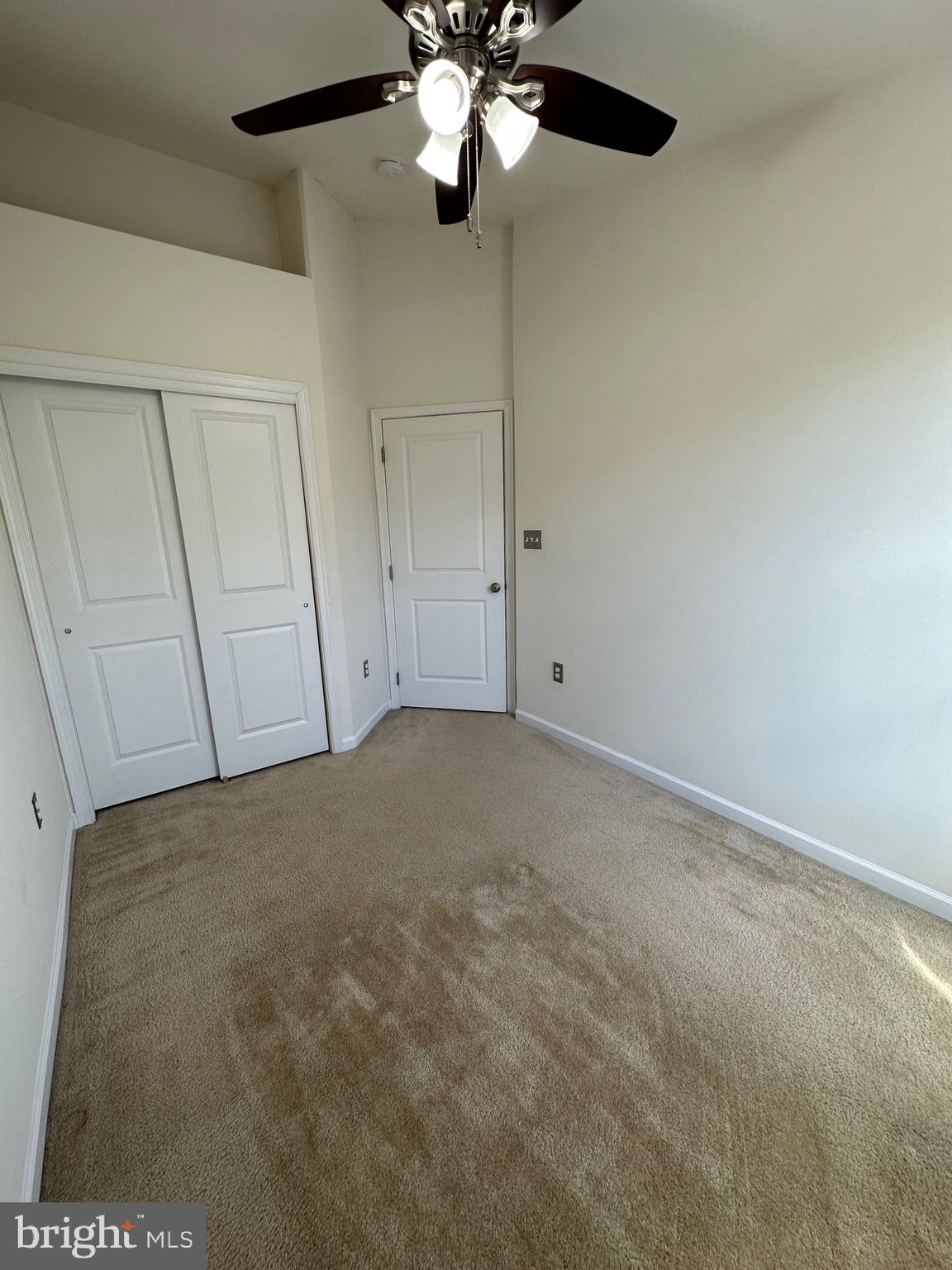 22461 Cambridgeport SQUARE