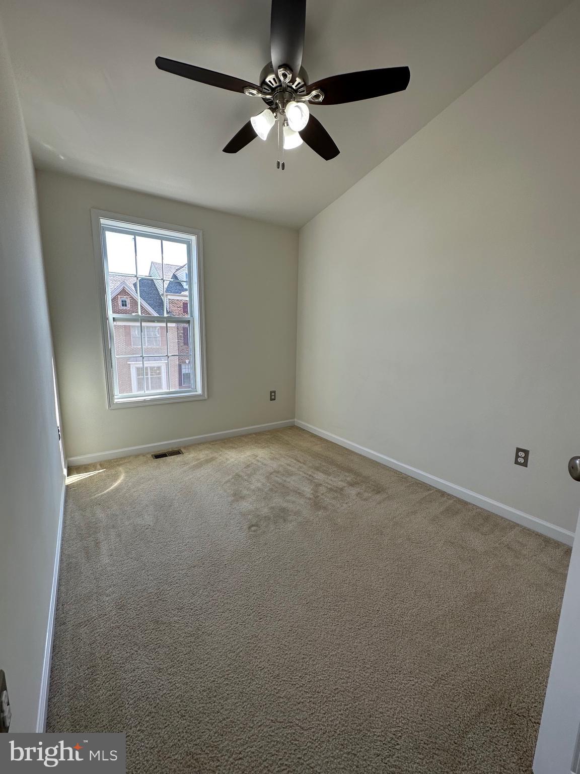 22461 Cambridgeport SQUARE