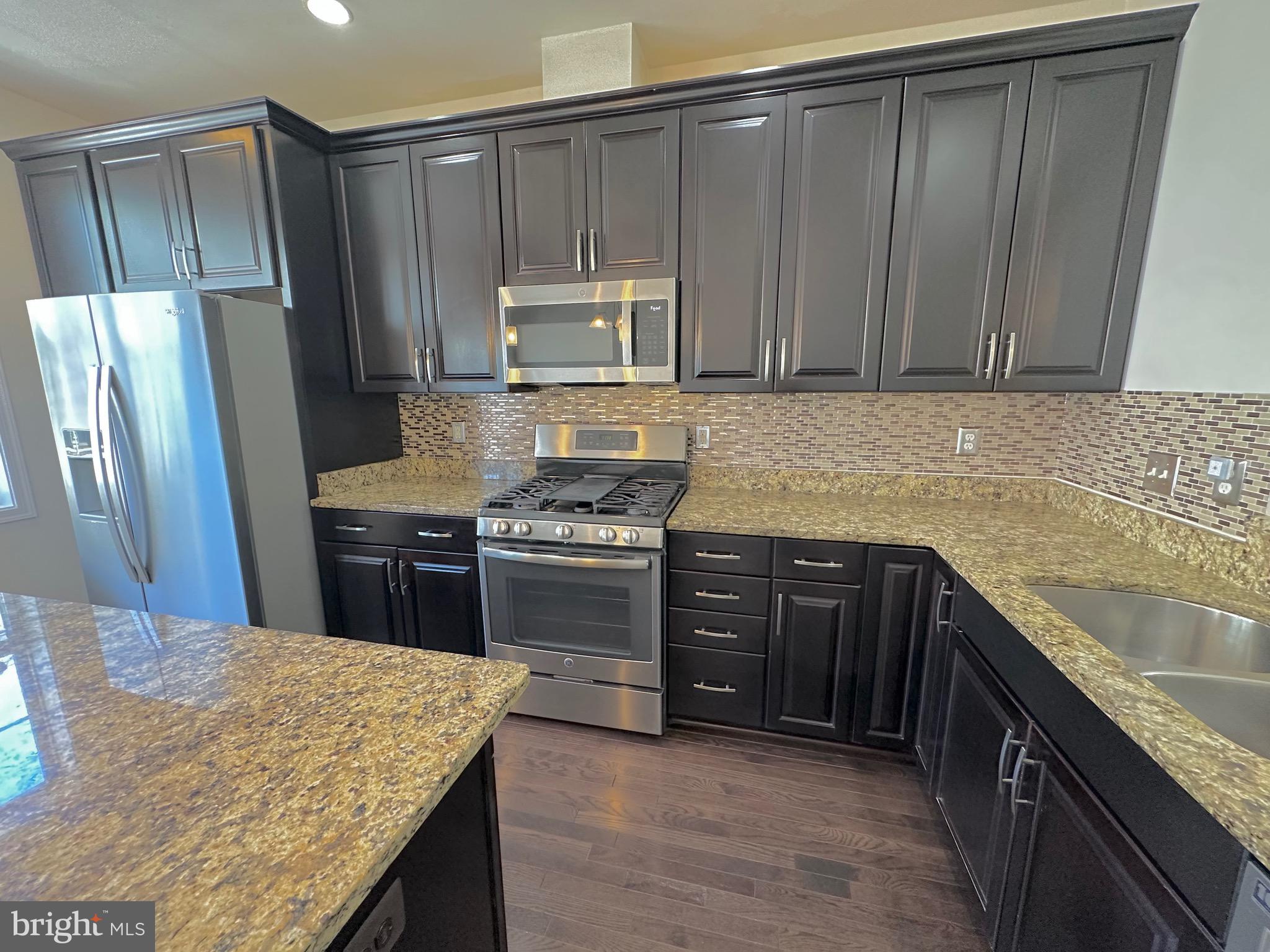 22461 Cambridgeport SQUARE